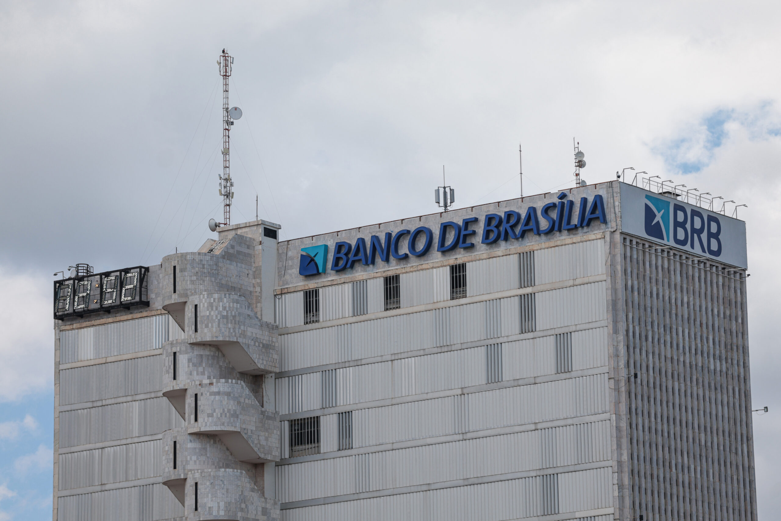 Caso Master: TCDF bloqueia até R$ 2,7 bi de ex-dirigentes do BRB