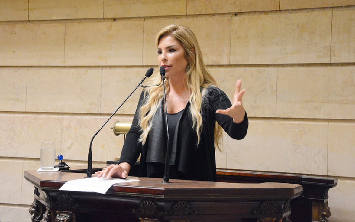 Polícia prende ex-vereadora Veronica Costa, condenada por tortura
