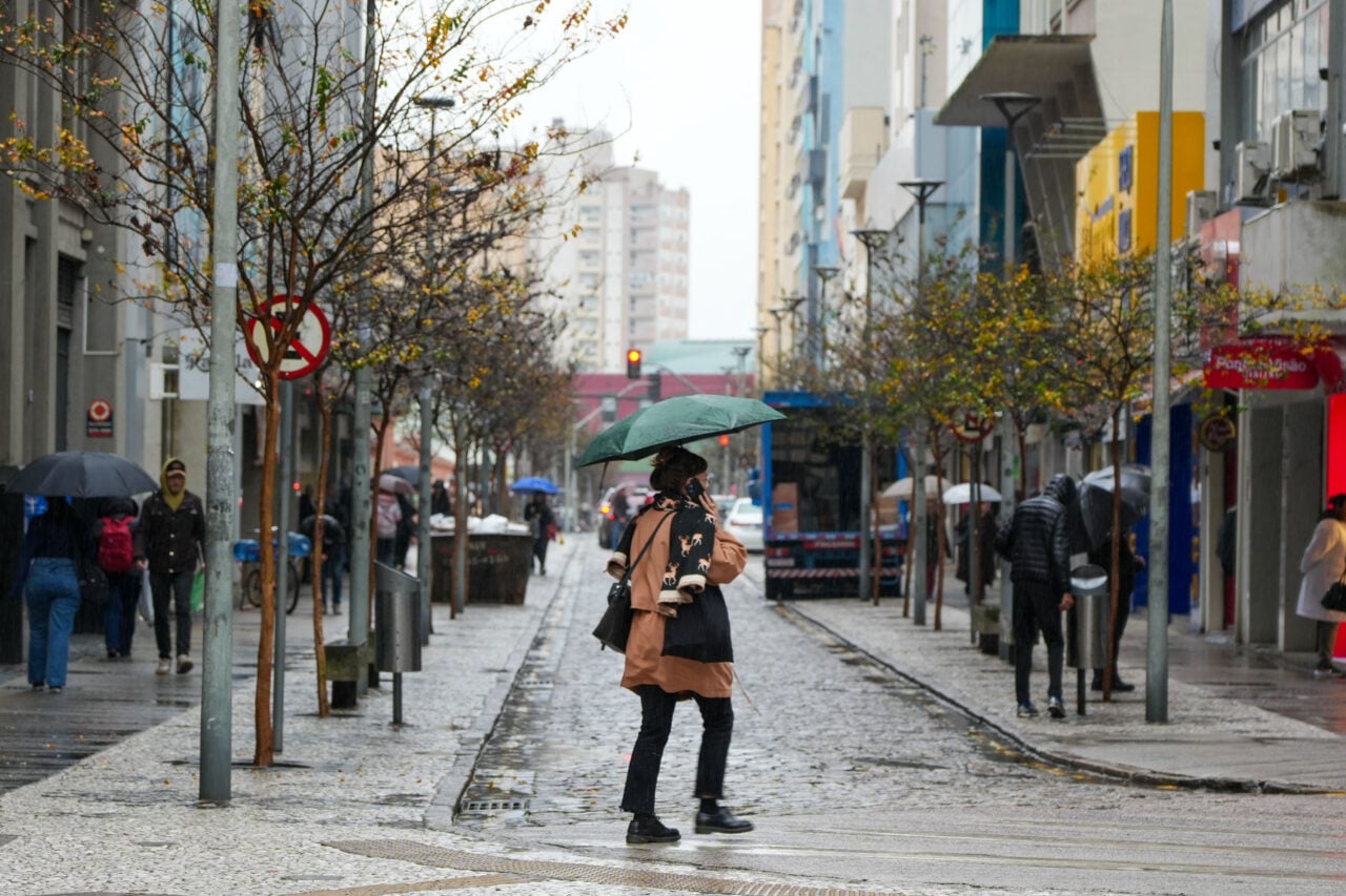 Paraná vai passar do calorão aos temporais em poucos dias; entenda a mudança