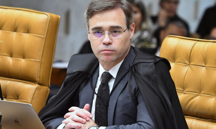 Mendonça volta a suspender multas sobre saúde mental no trabalho