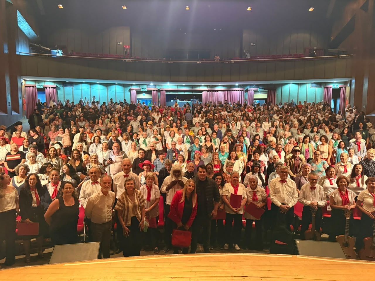 Prefeitura do Município de Maringá – Show de Talentos reúne idosos em tarde de música, dança e apresentações artísticas
