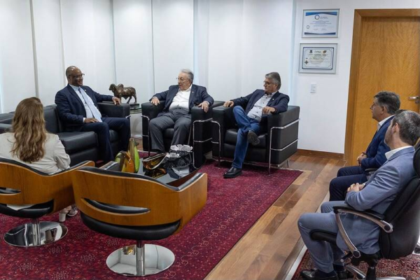  Presidente da CNA recebe embaixador de Moçambique | Portal CNA Brasil