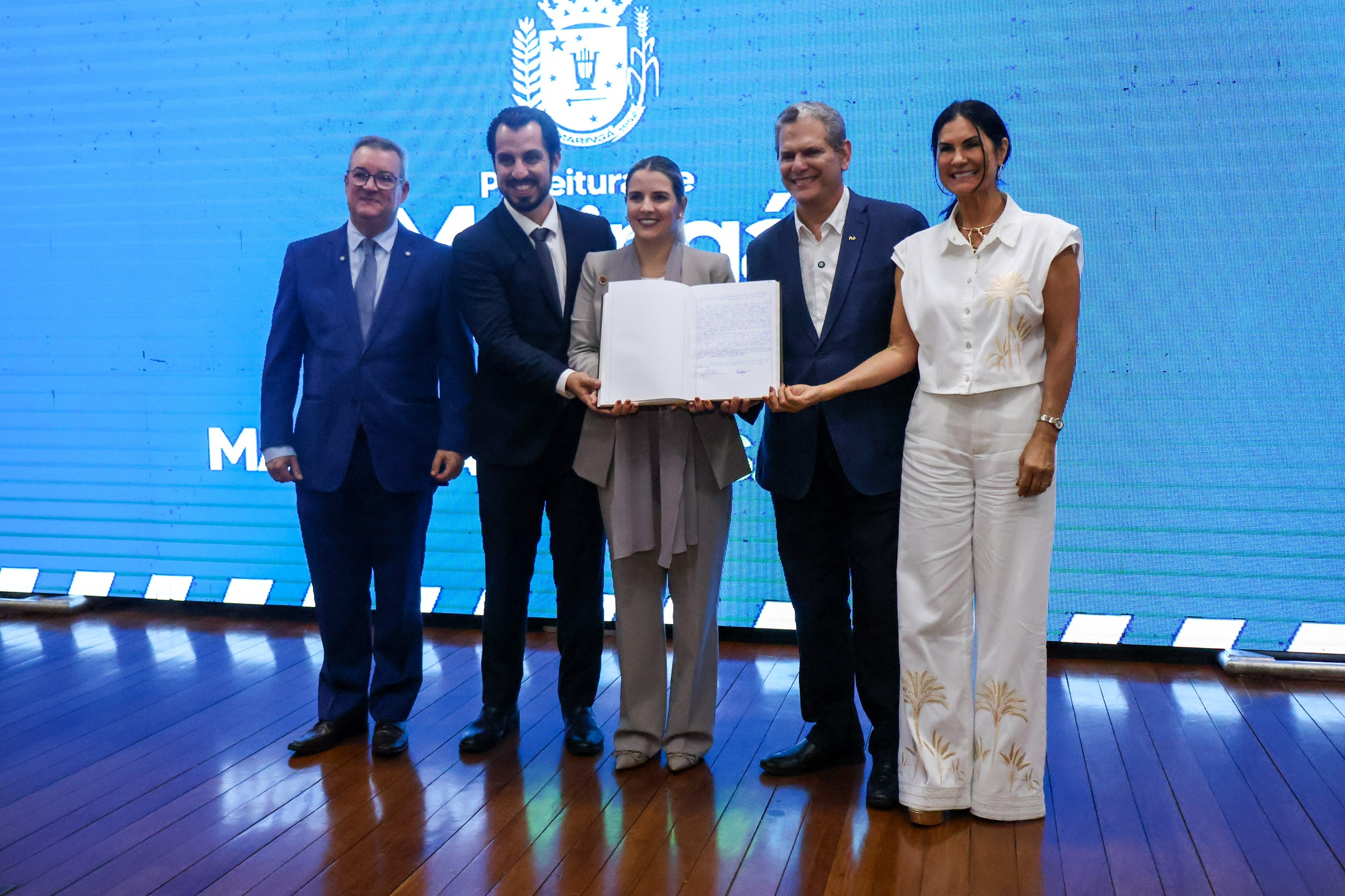 Prefeitura do Município de Maringá – Prefeito Silvio Barros realiza transmissão temporária de cargo à Majô Capdeboscq