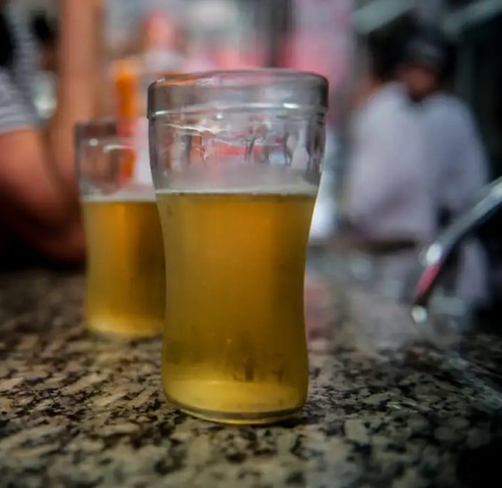 Água mineral, cerveja, refri e café: as “bebidas nossas de cada dia” dos paranaenses