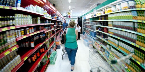Cesta básica ficou mais barata em 25 capitais em agosto