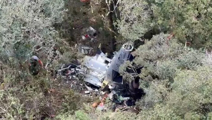 Bombeiros encontram helicóptero com corpo do cantor Rick