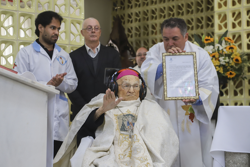Prefeito de Curitiba, Eduardo Pimentel lamenta morte de Dom Pedro e decreta luto de 3 dias