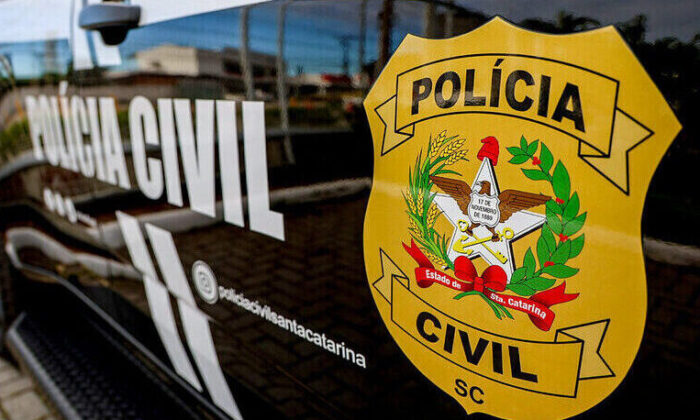 Bebê sai de creche e anda sozinho até trabalho da mãe em cidade de estado vizinho ao Paraná