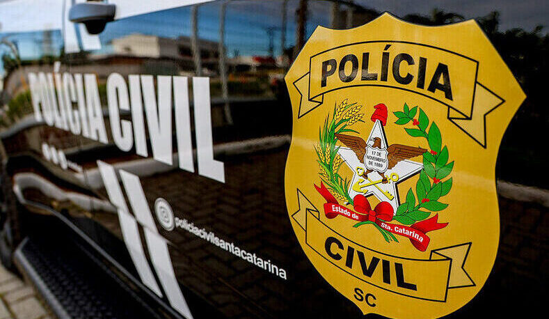 Bebê sai de creche e anda sozinho até trabalho da mãe em cidade de estado vizinho ao Paraná