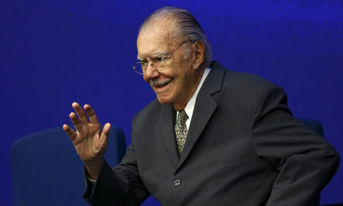 Sarney é internado no Sírio-Libanês para tratar pneumonia