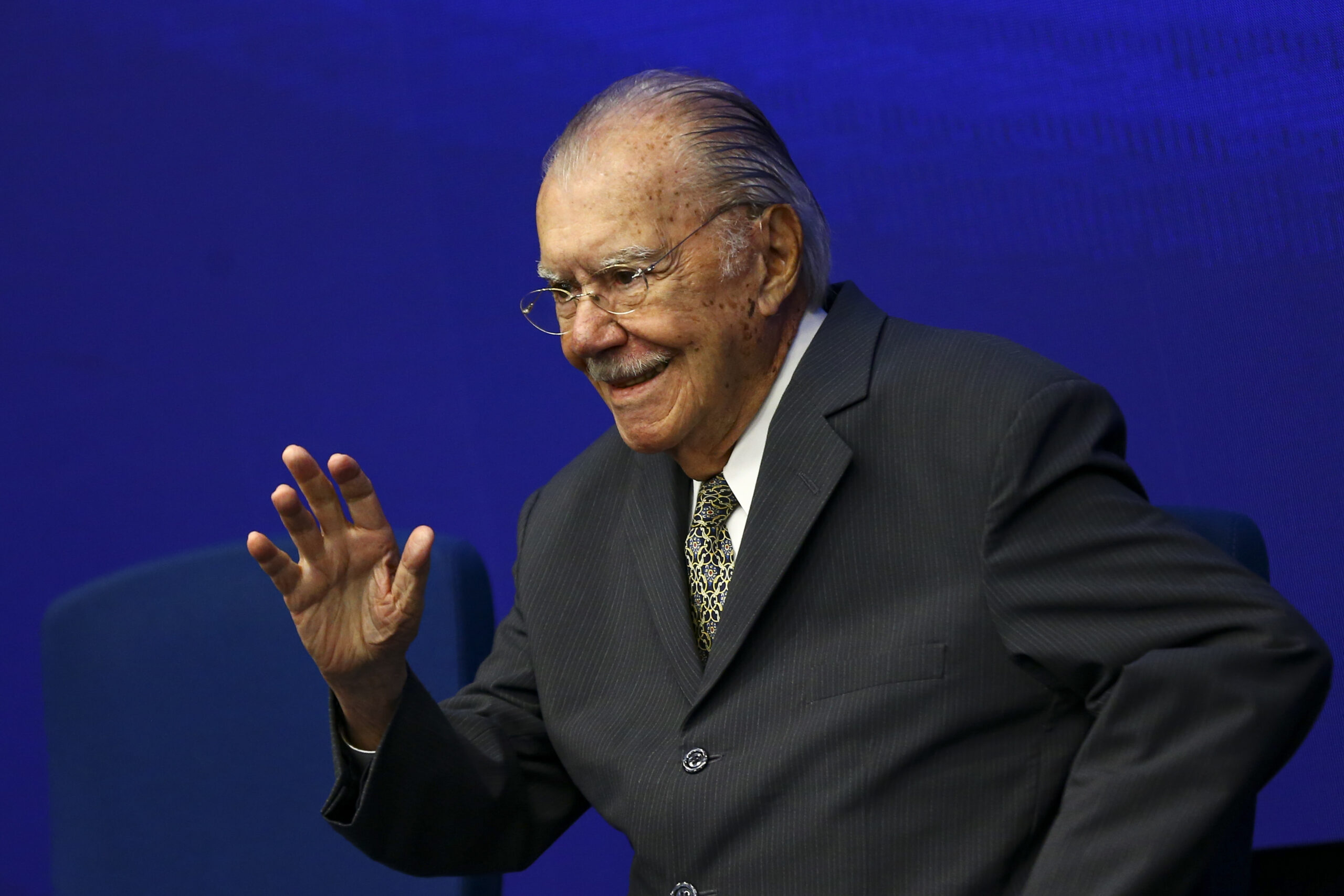 Sarney é internado no Sírio-Libanês para tratar pneumonia