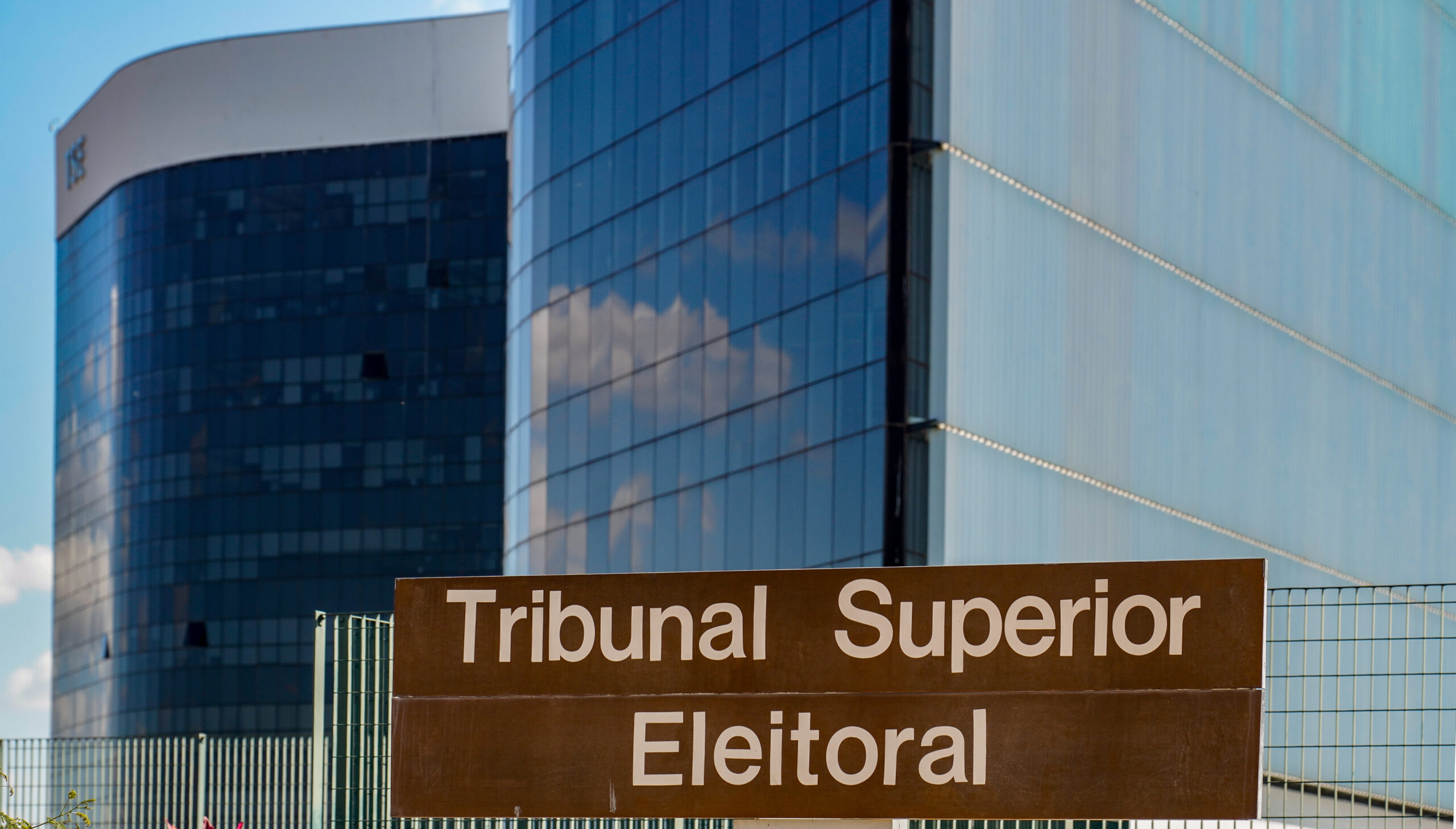 TSE recebeu mais de 50 mil denúncias de propaganda irregular
