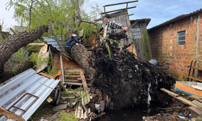 Sobe para quatro o número de mortos em decorrência dos temporais no RS