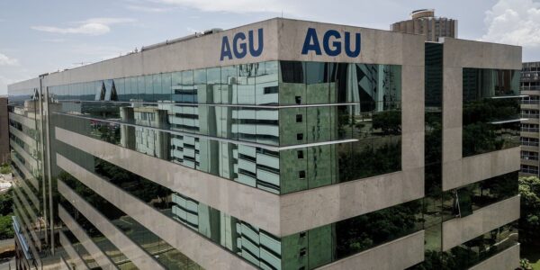 AGU pede suspensão imediata do afastamento de diretor-geral da PF