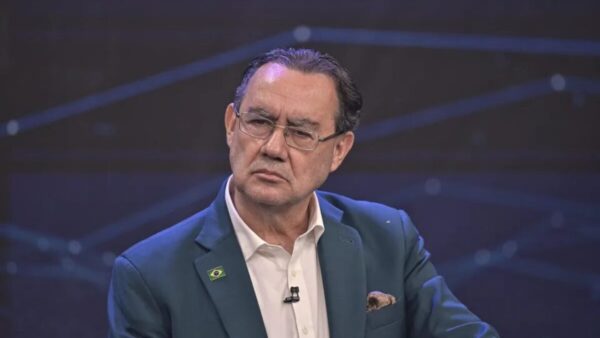 Augusto Cury diz que Moraes tem que “provar que não deve” e propõe mandato de 8 anos no STF