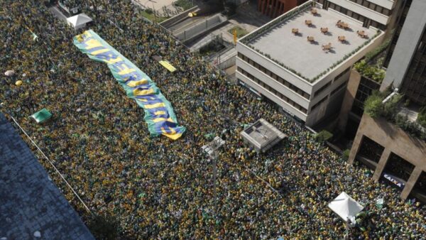 Brasileiros protestam pelo impeachment de Moraes neste 7 de Setembro