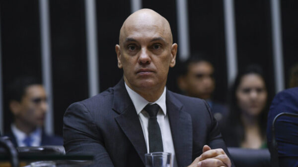 “Chance não pode ser desperdiçada”, diz Lacombe sobre impeachment de Moraes