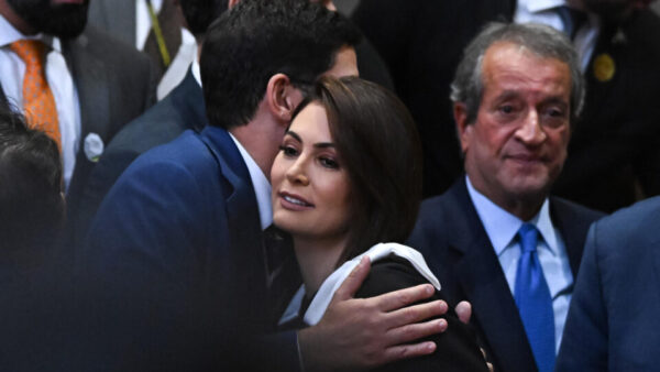 Damares atribui a Moraes ausência de Michelle em atos do 7 de Setembro