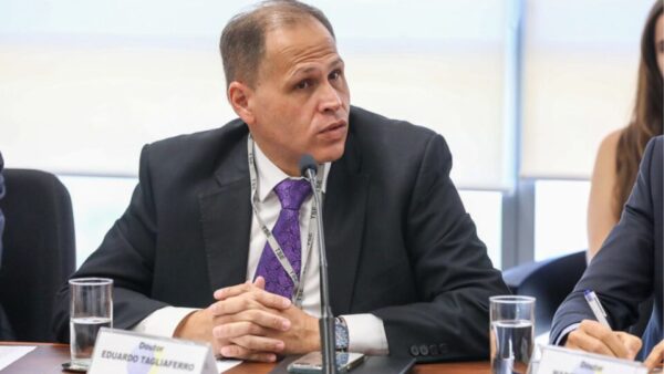 Defesa de Tagliaferro pede desagravo à OAB e acusa Moraes de violar prerrogativas