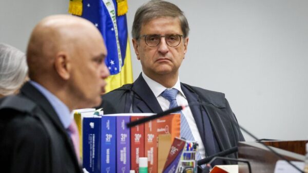 Delegados da PF pedem que Gonet se declare impedido de atuar no caso Master