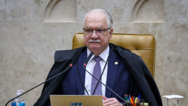 Fachin cobra informações de Mendonça, Moraes, PF e PGR sobre crise no STF
