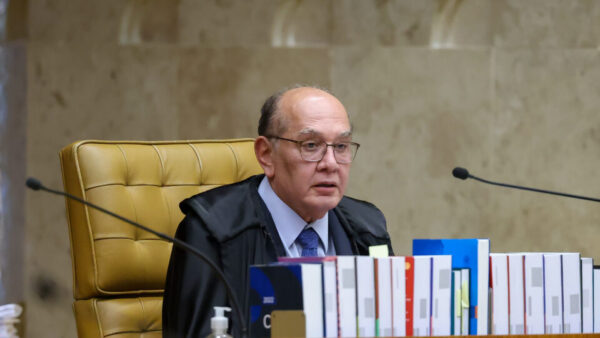 Gilmar Mendes sugere a Fachin vetar delegados da PF em gabinetes do STF