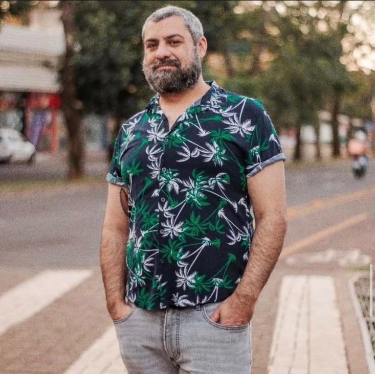 Polícia divulga fotos de casal procurado por suspeita de…