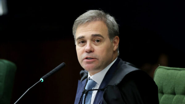 Mendonça agradece a aliados por apoio e orações