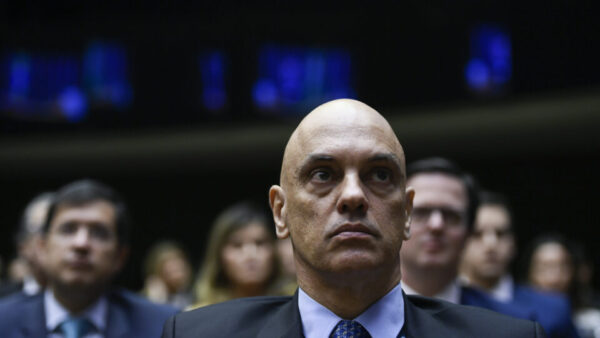 Ofensiva de Moraes contra Mendonça surpreende advogados: “Sem precedentes”