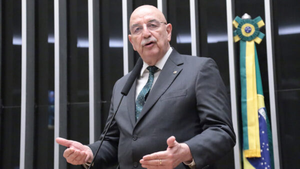 Osmar Terra critica lobby da cannabis e cobra Congresso após caso envolvendo Lulinha