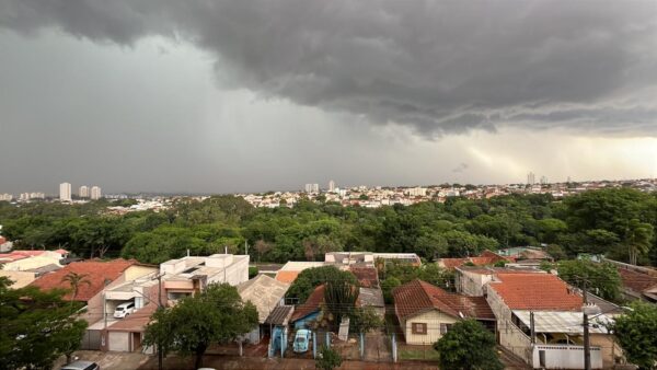 Paraná pode ter tempestades com ventos de até 70 km/h