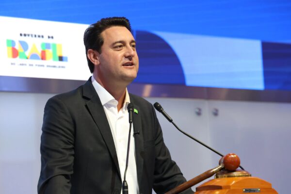 Ratinho avalia se licenciar do governo para se dedicar à campanha de Sandro Alex - Blog Politicamente