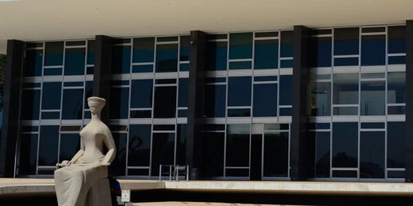 Segunda Turma do STF forma maioria para afastar diretor-geral da PF