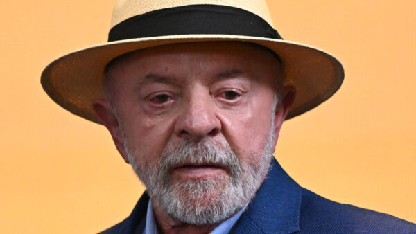 Sem citar Moraes, Lula diz que ninguém pode usar cargo “em nome da democracia”