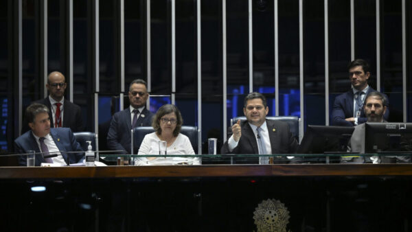 Senado aprova MP do fim da taxa das blusinhas