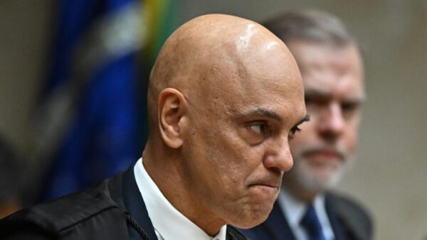 Transparência Internacional pede afastamento de Moraes para evitar interferência em investigações
